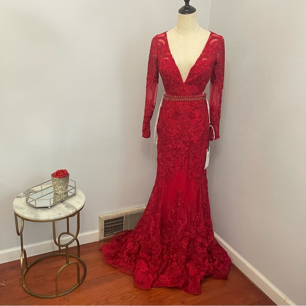Ieena for Mac Duggal Red Long Sleeve Lace Cutout Trumpet Gown New With Defect